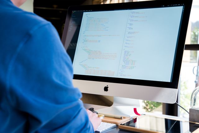 Prawo w służbie technologii - co warto wiedzieć o obsłudze prawnej firm IT